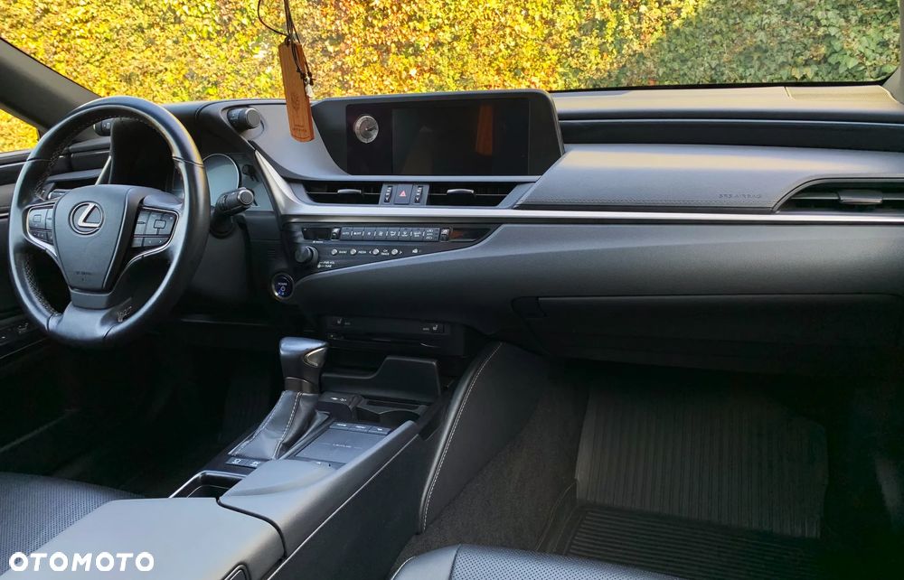 Lexus ES 300h Business Edition - 15