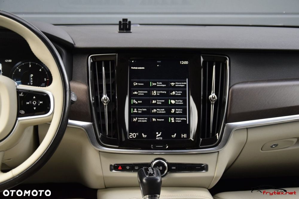 Volvo V90 Cross Country - 25