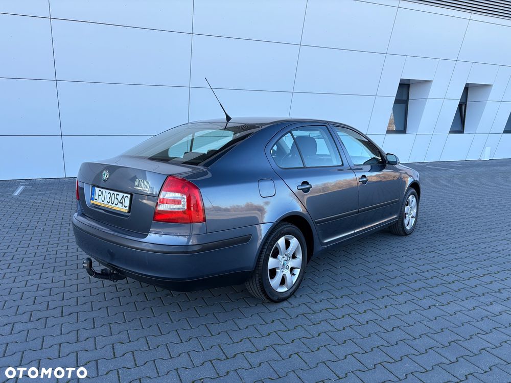 Skoda Octavia 1.6 Ambiente - 8