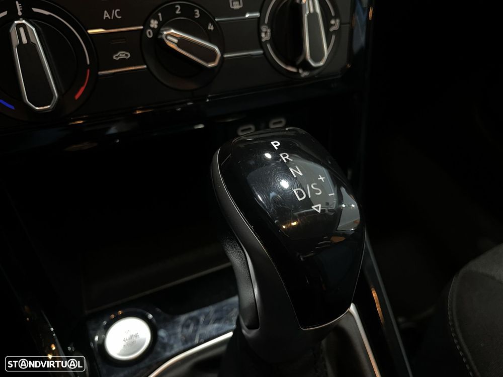 VW T-Cross 1.0 TSI Urban DSG - 32