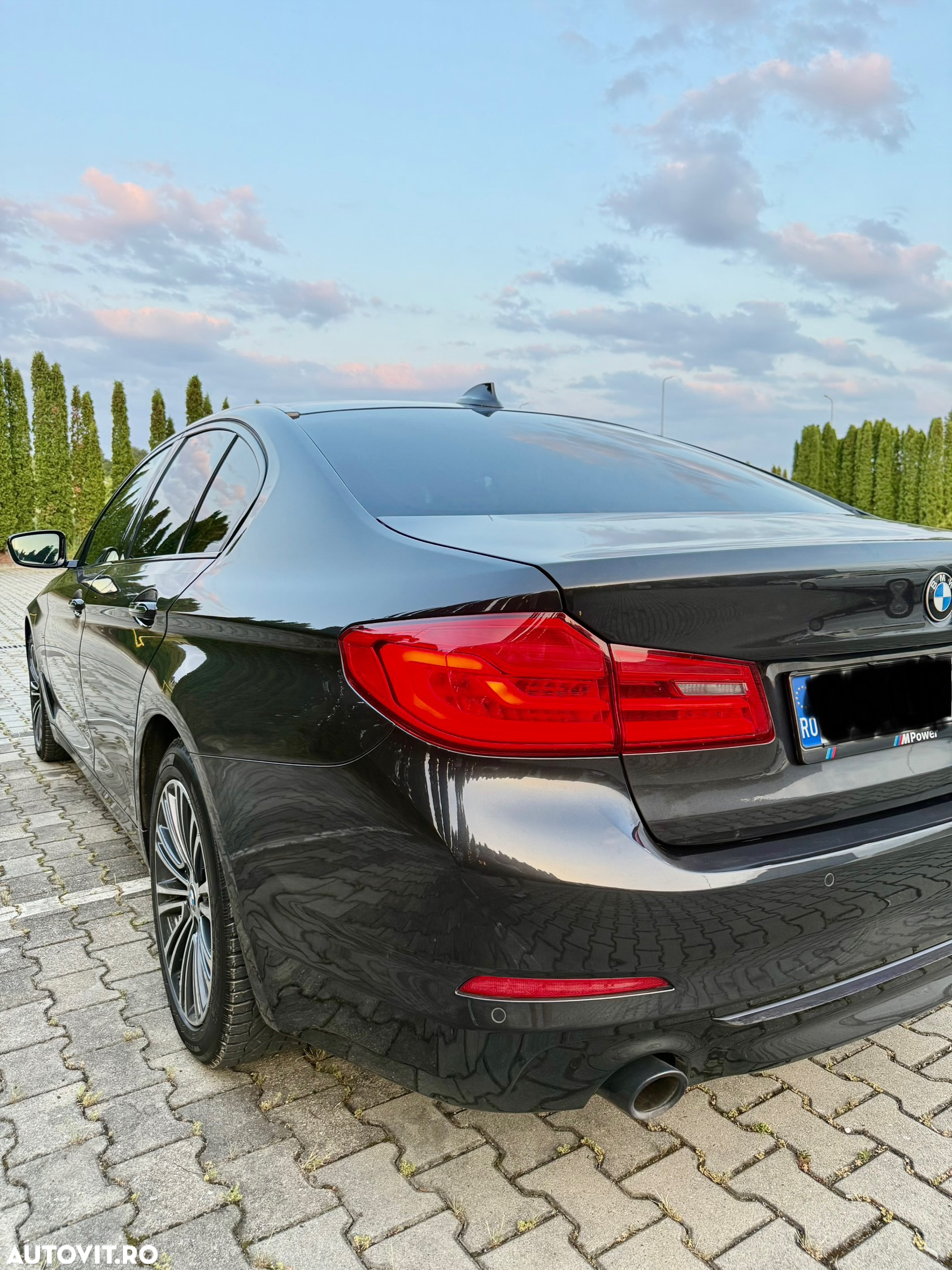 BMW Seria 5 520d xDrive AT - 32