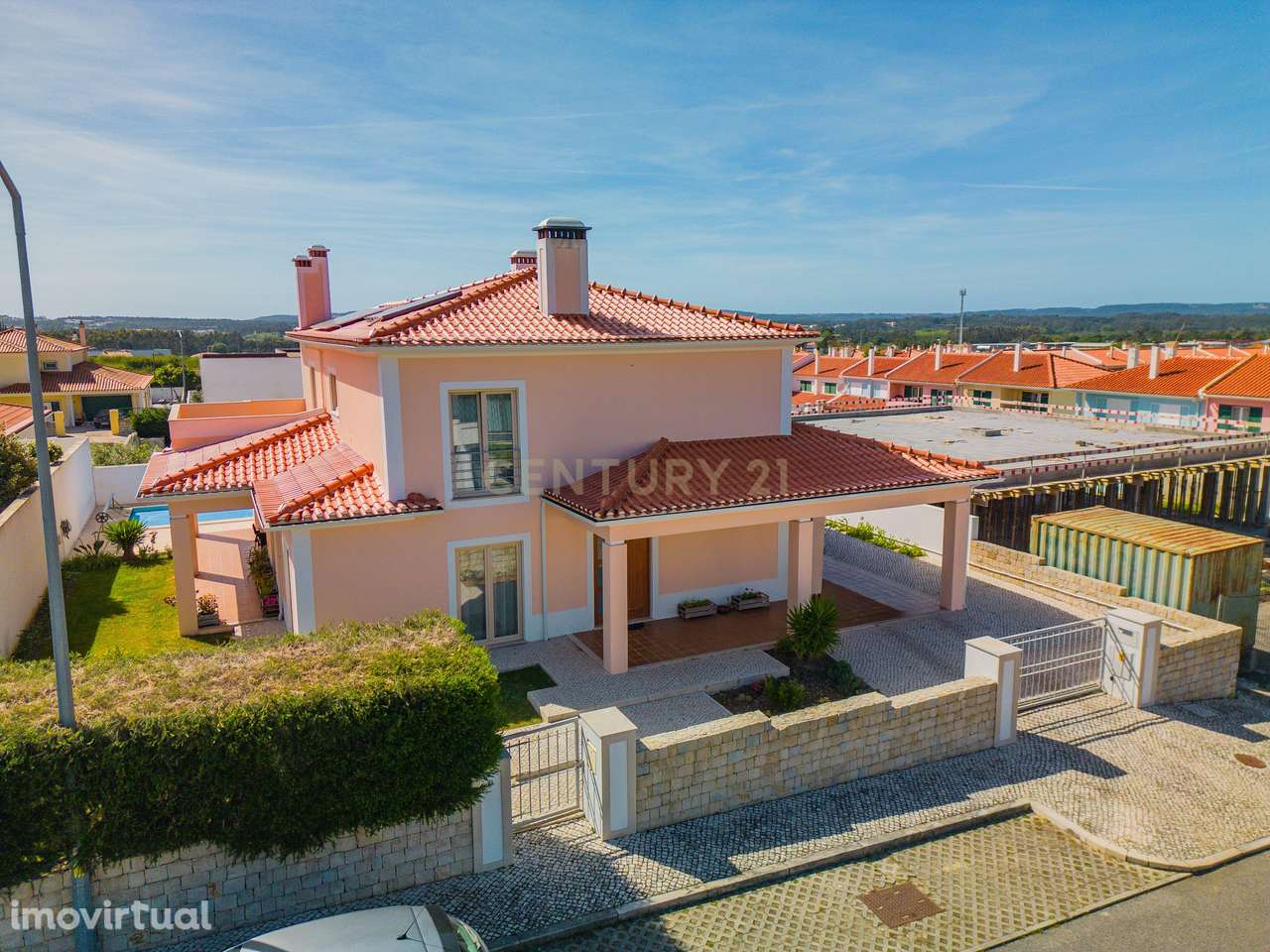 Moradia T4 na Colina Verde com Piscina – Conforto, Modernidade e Efici - Grande imagem: 2/60