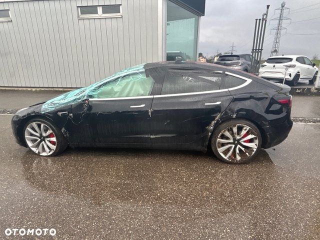 Tesla Model 3 - 9