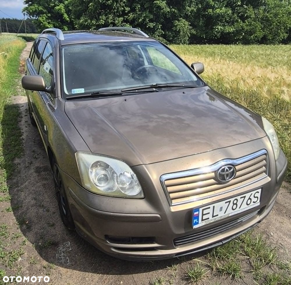 Toyota Avensis 2.2 D-4D Sol - 2