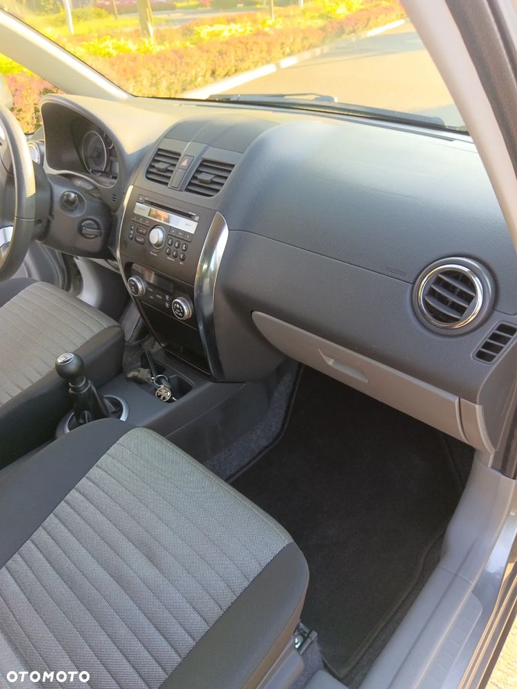 Suzuki SX4 1.6 Comfort 4WD - 13