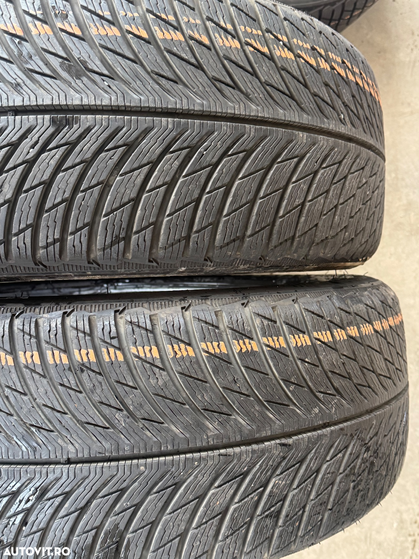 Vând 2 anvelope 235/45/20 Michelin de iarnă ca noi - 2