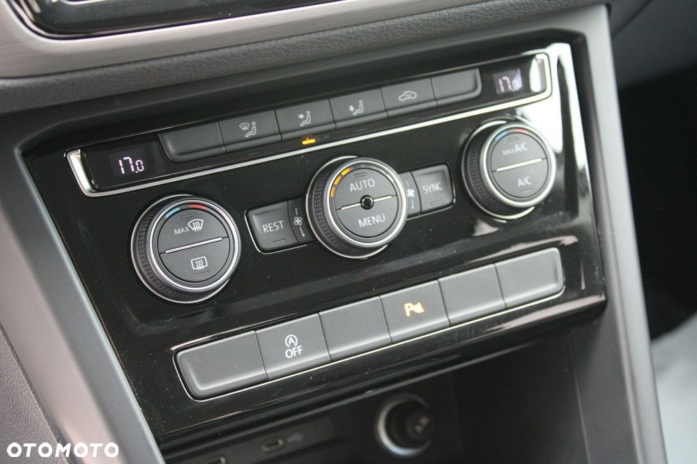 Volkswagen Touran - 26