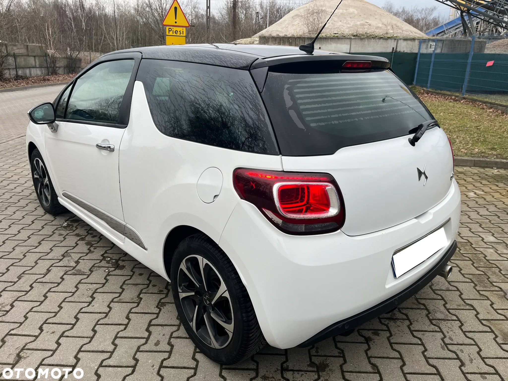 Citroën DS3 BlueHDi 100 SoChic - 4