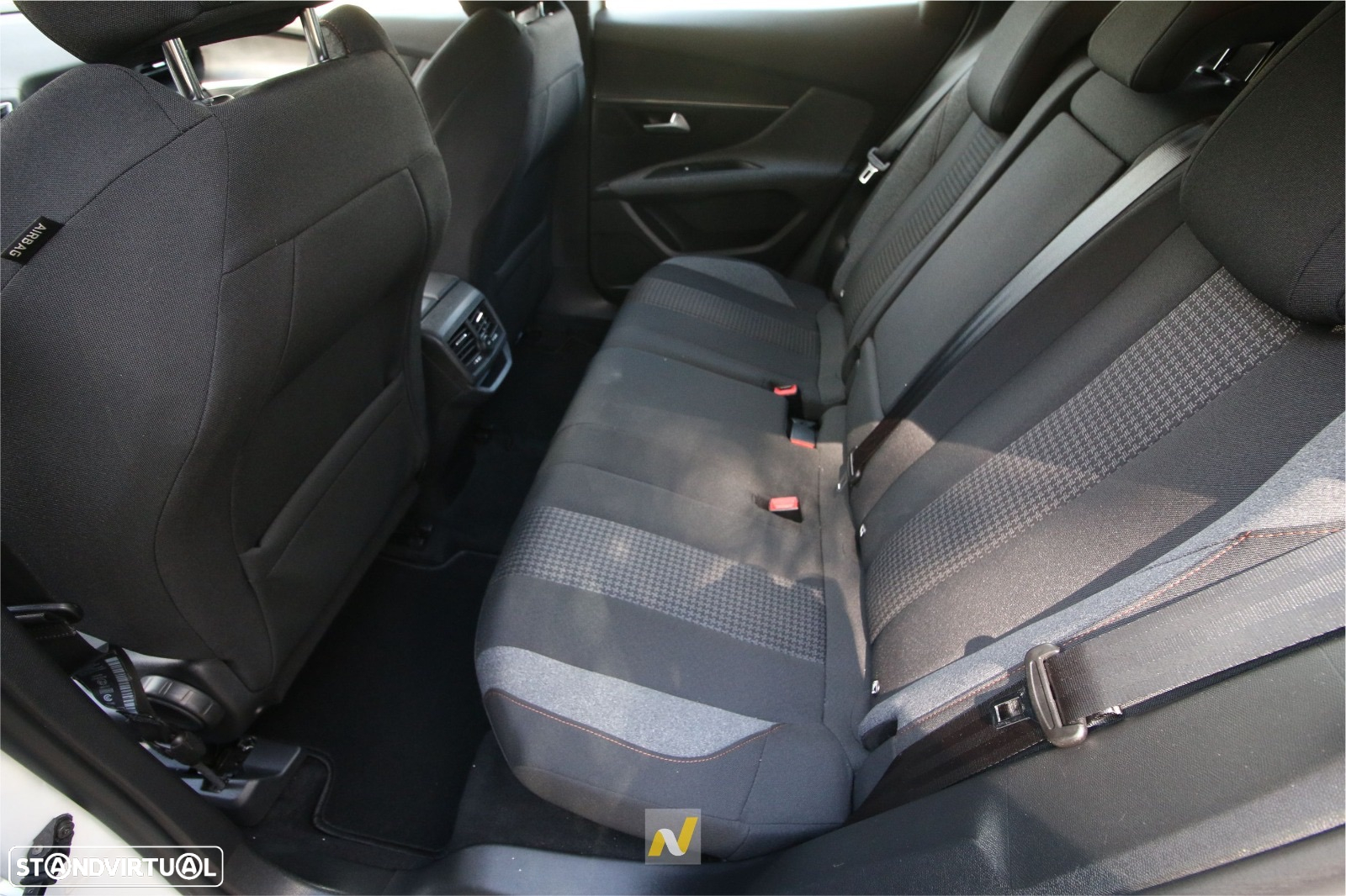 Peugeot 3008 1.2 PureTech Allure EAT8 - 14
