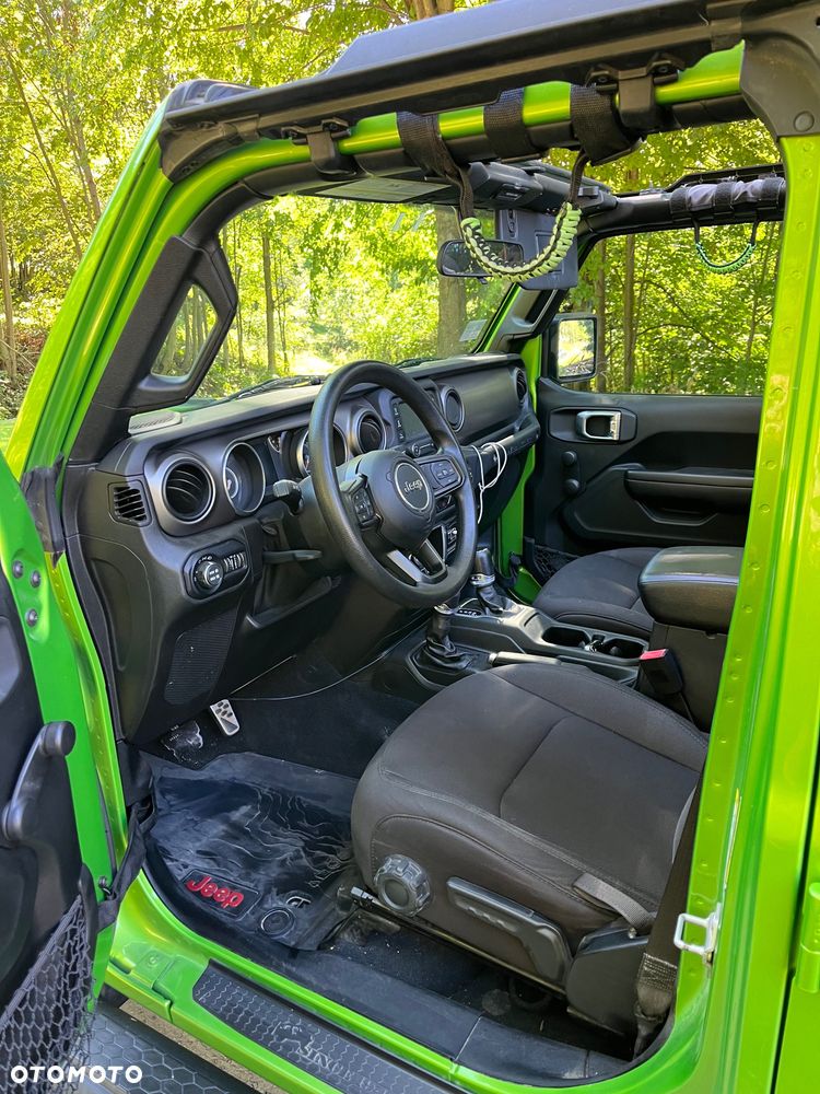 Jeep Wrangler - 8