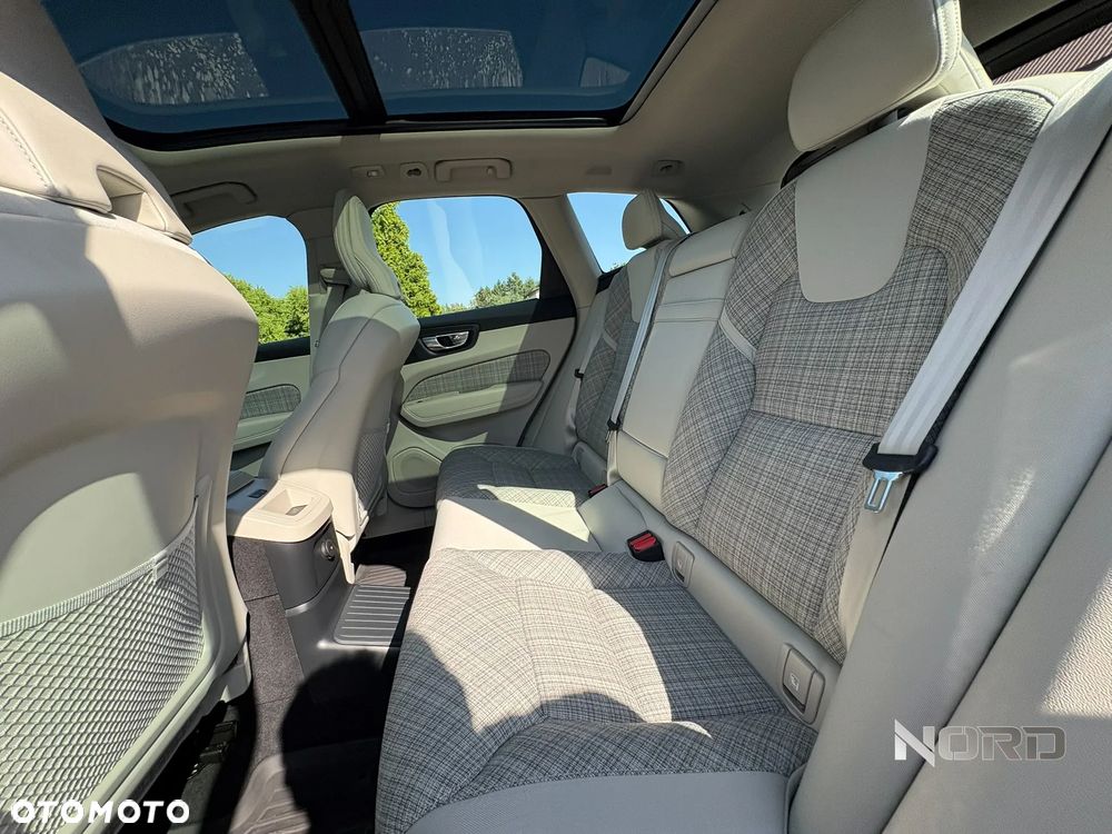 Volvo XC 60 T6 Plug-In Hybrid AWD Core - 18