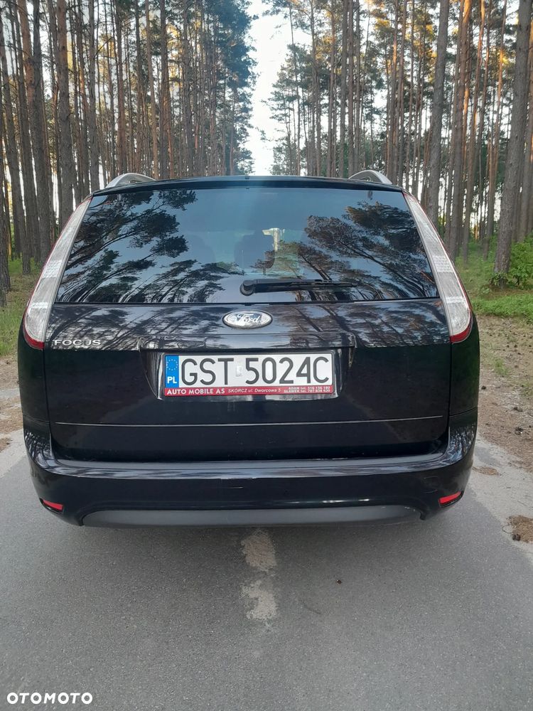 Ford Focus Ghia - 4
