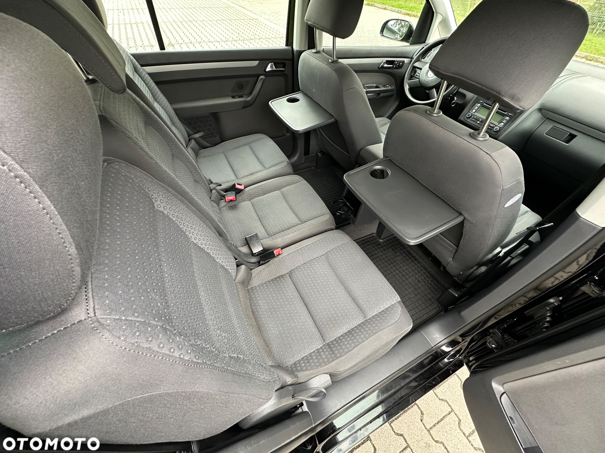 Volkswagen Touran - 12