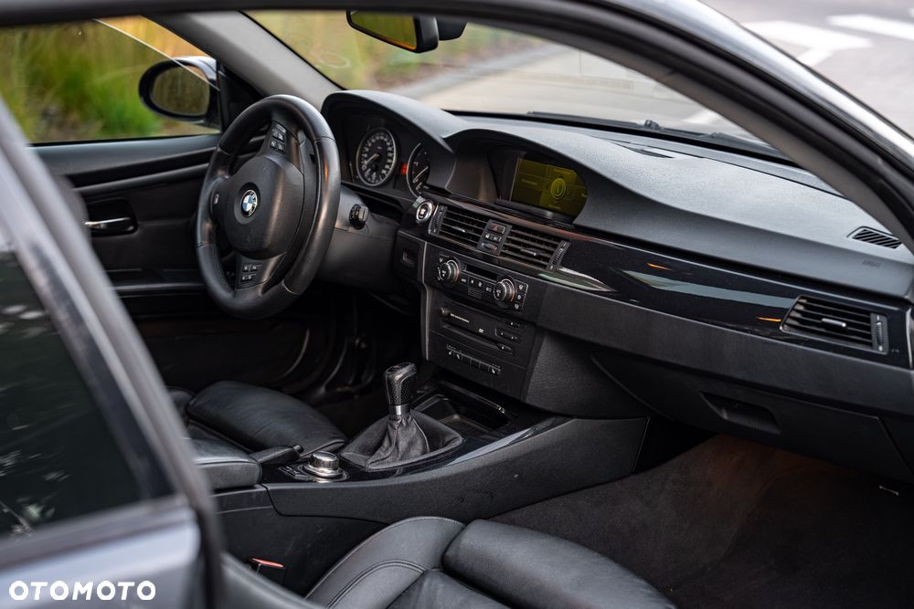 BMW Seria 3 330d - 15