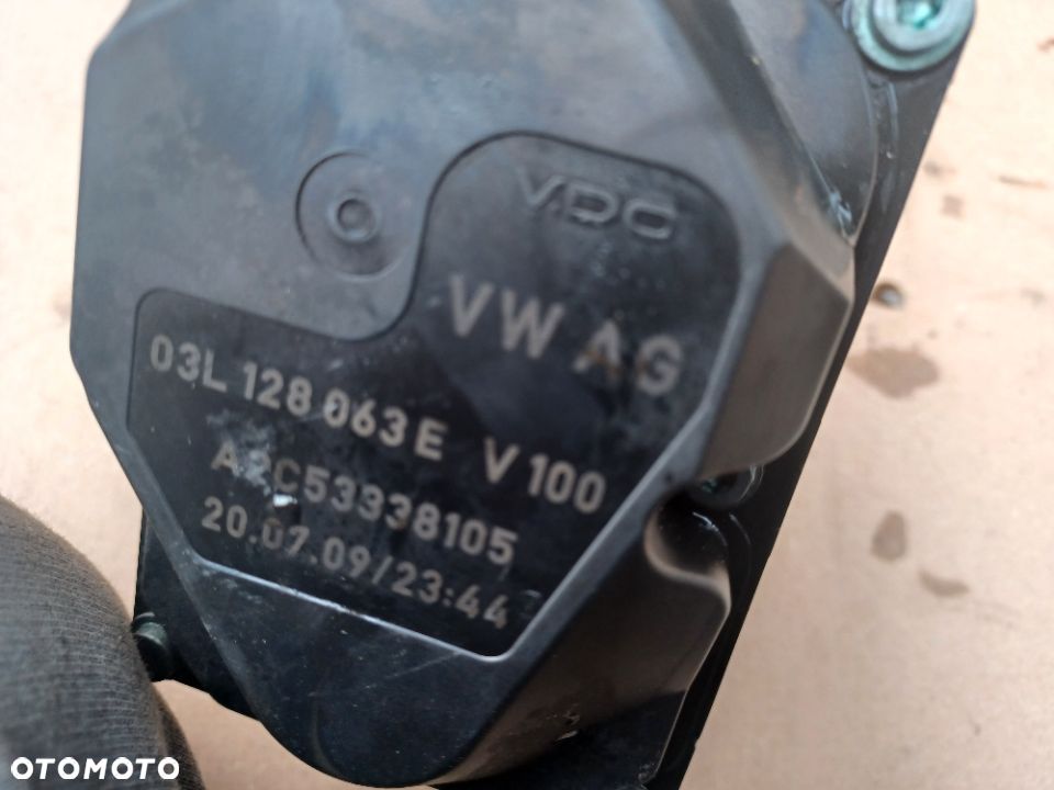 PRZEPUSTNICA VW AUDI 2.0 TDI 03L128063E V100 - 3