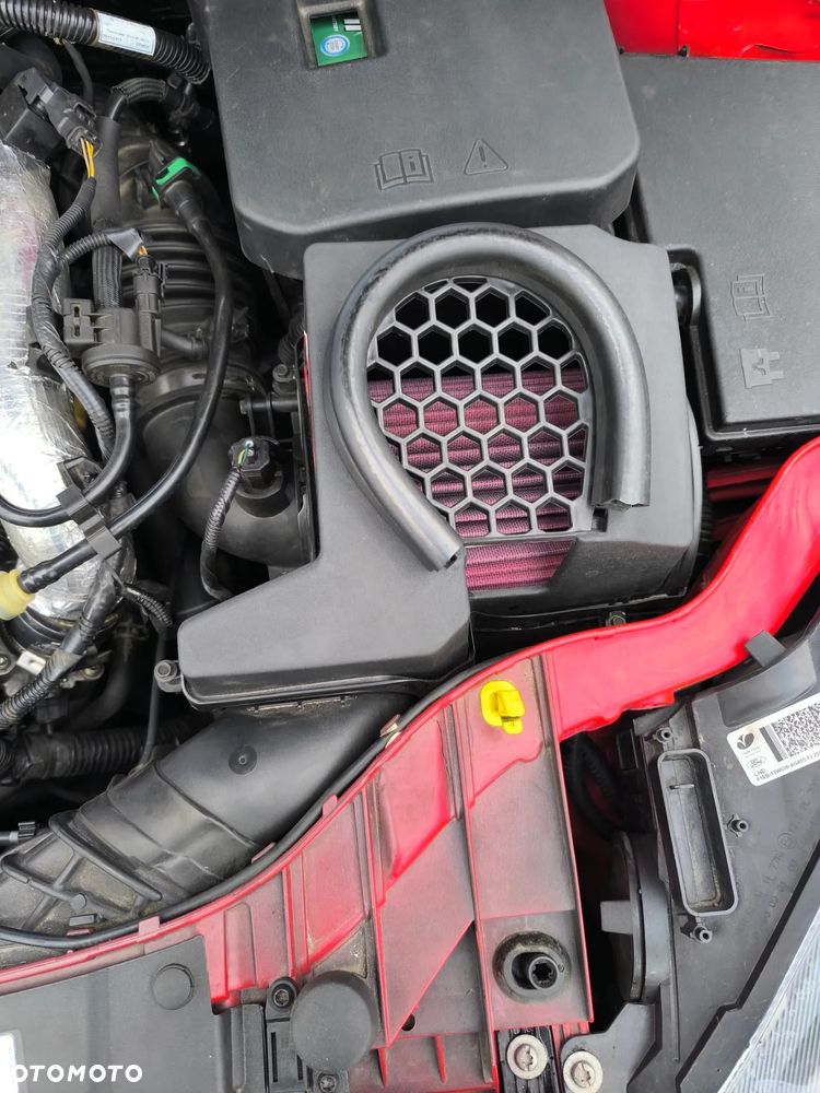 Ford Focus SW 1.5 EcoBoost S&S ST-LINE - 17