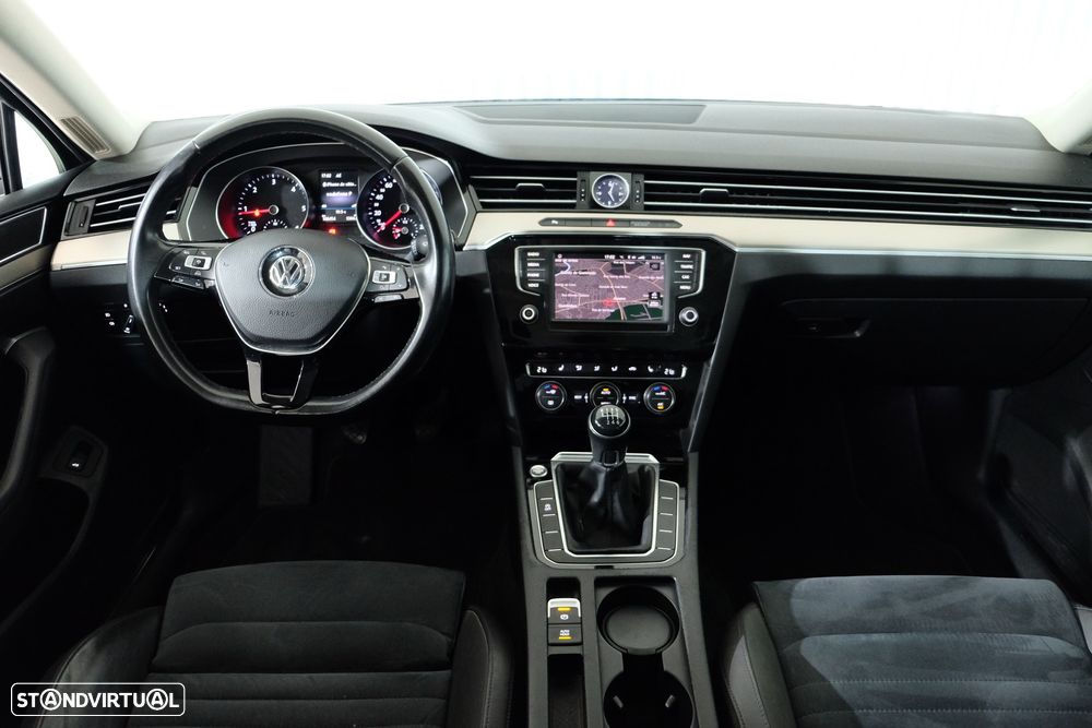 VW Passat 2.0 TDI Confortline - 9