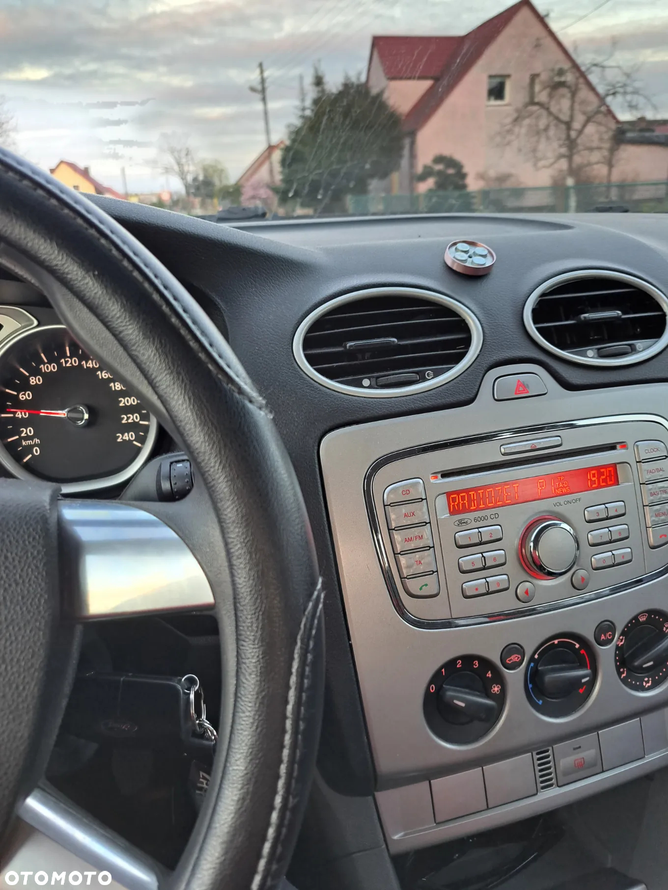 Ford Focus 1.4 16V Trend - 13