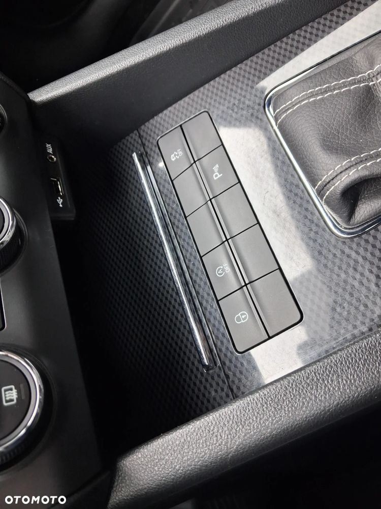 Skoda Octavia 2.0 TDI SCR RS DSG - 25