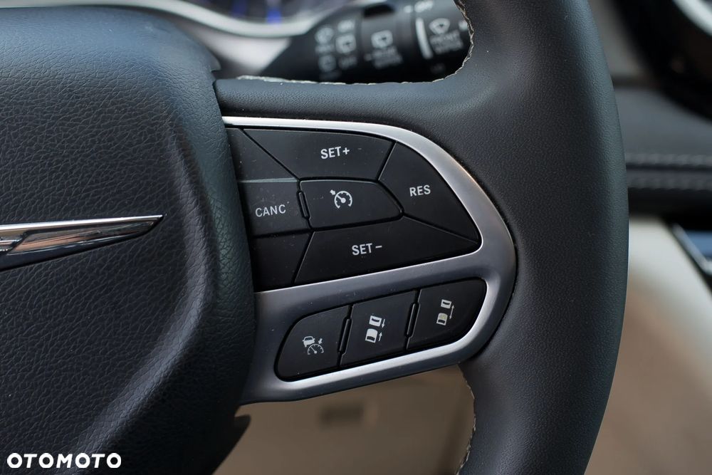 Chrysler Pacifica - 25