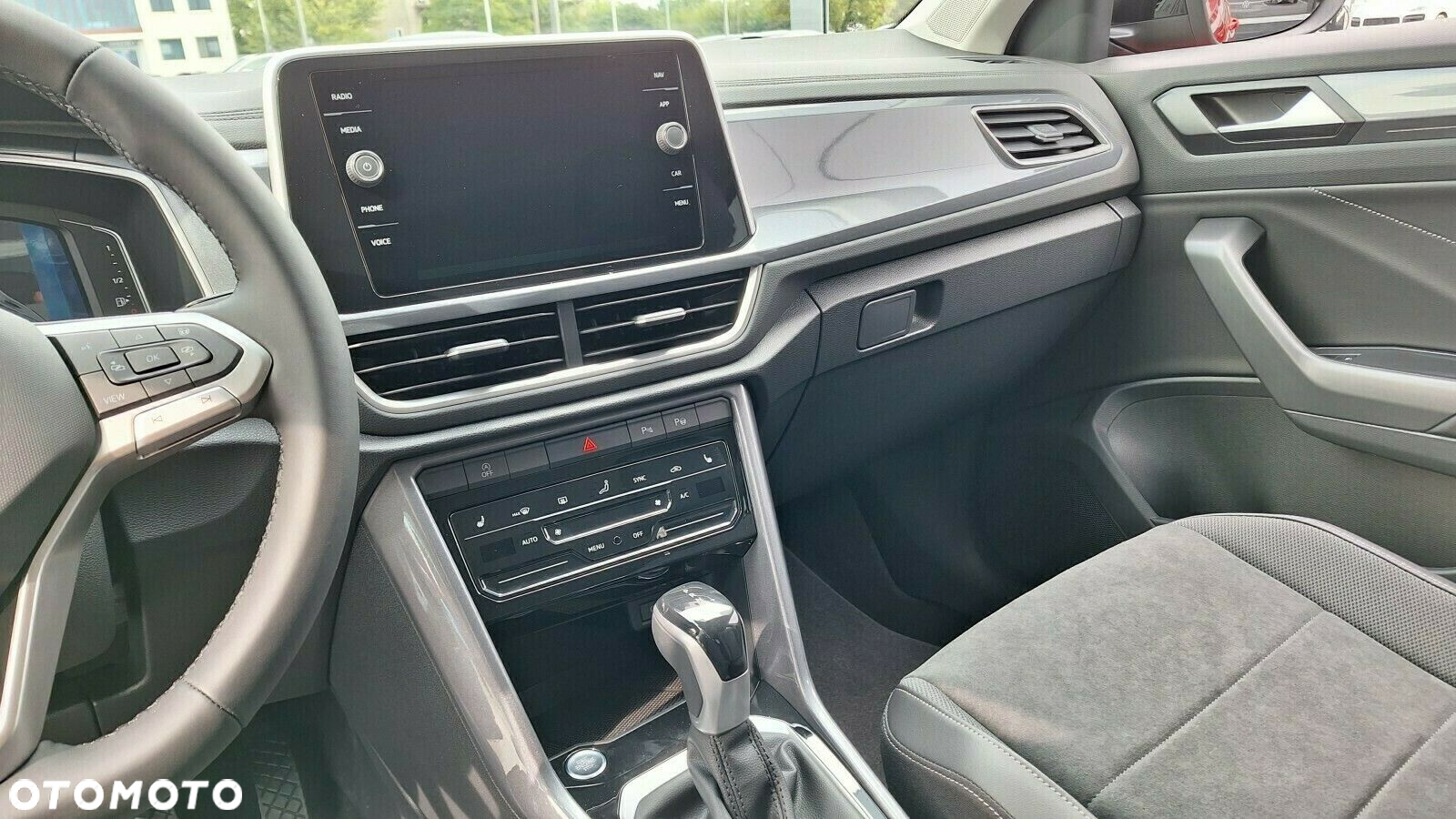 Volkswagen T-Roc - 26