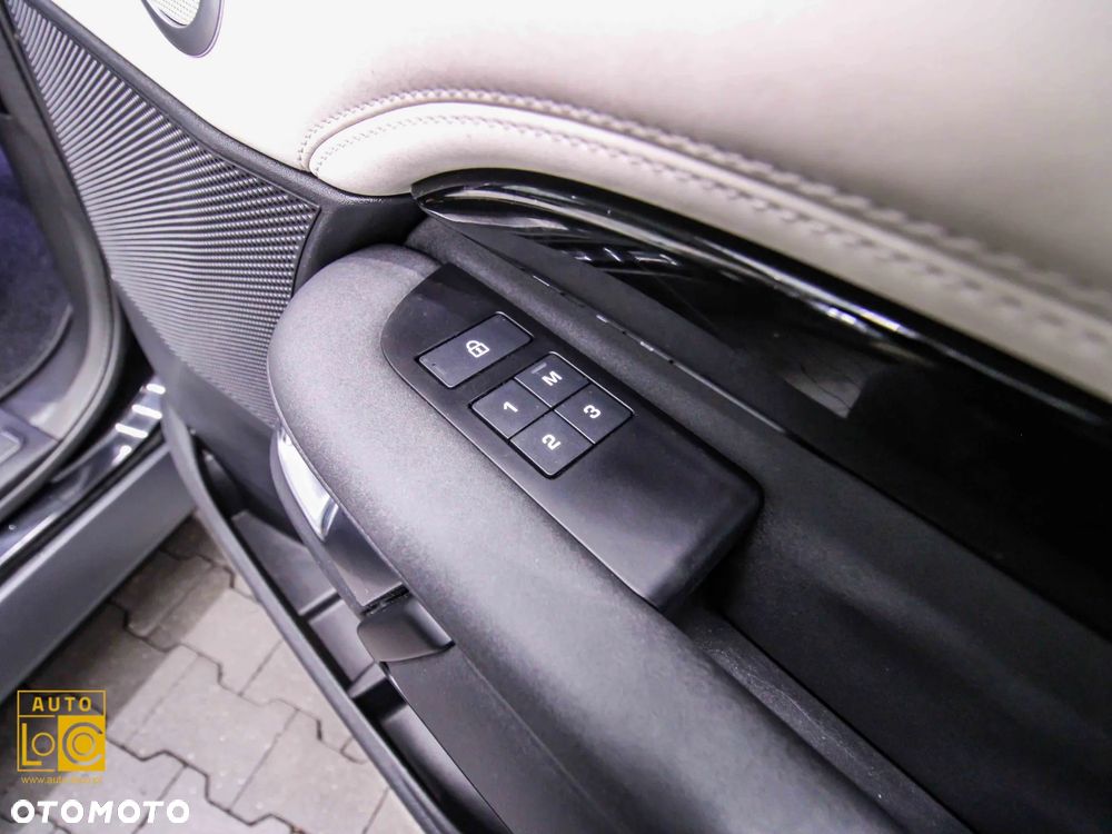 Land Rover Discovery ver-v-3-0-d250-mhev-r--dynamic-hse - 38