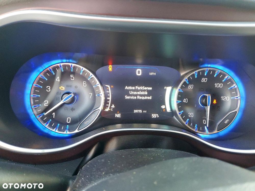 Chrysler Pacifica - 12