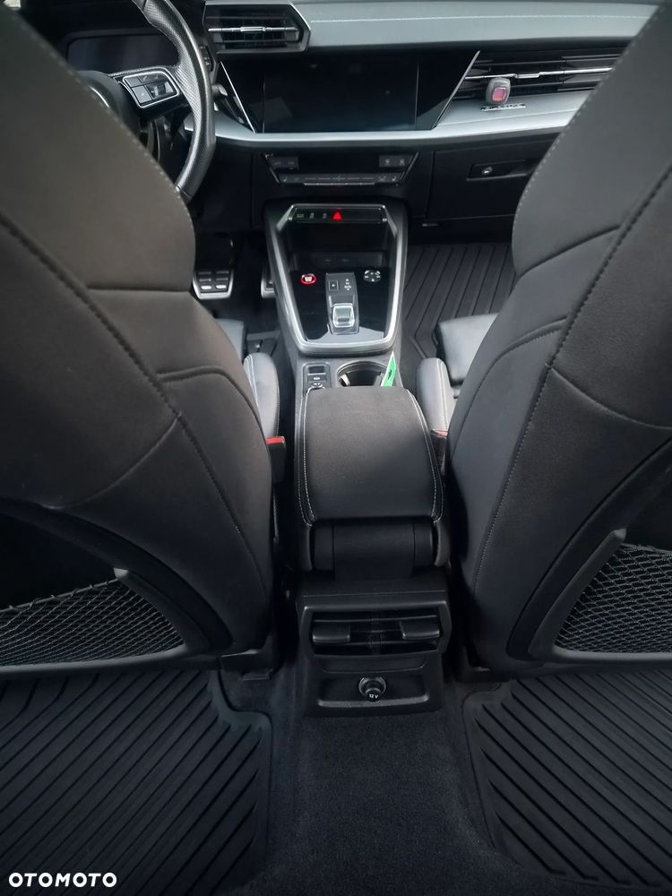 Audi S3 S tronic - 17