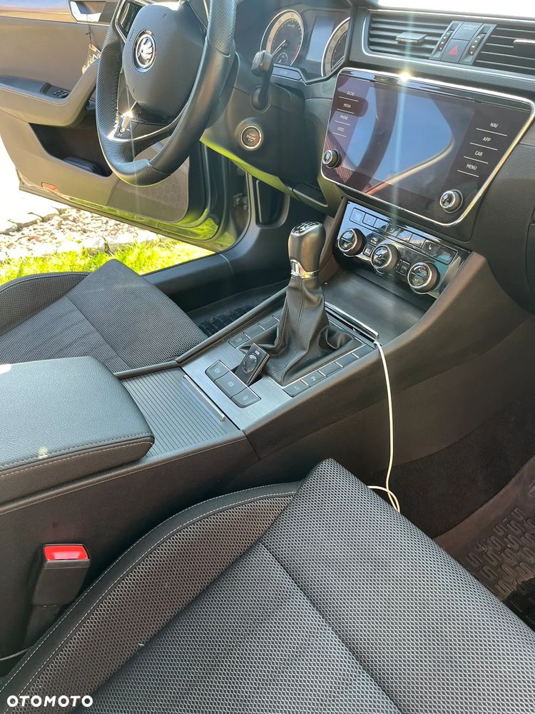 Skoda Superb 2.0 TDI SCR Style - 2