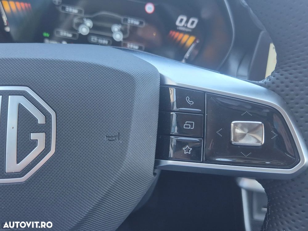 MG ZS HEV 1.5 GSI AT Exclusive - 12