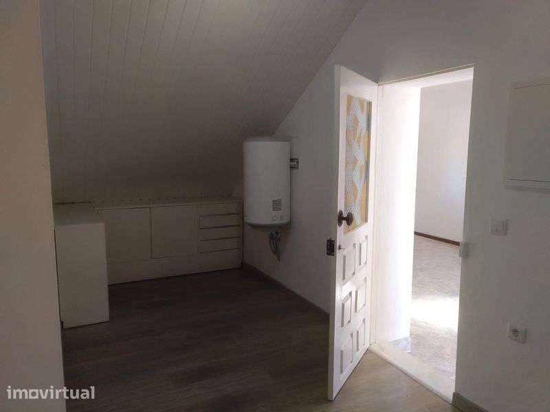 Apartamento T2 1 andar de uma moradia - Grande imagem: 2/8