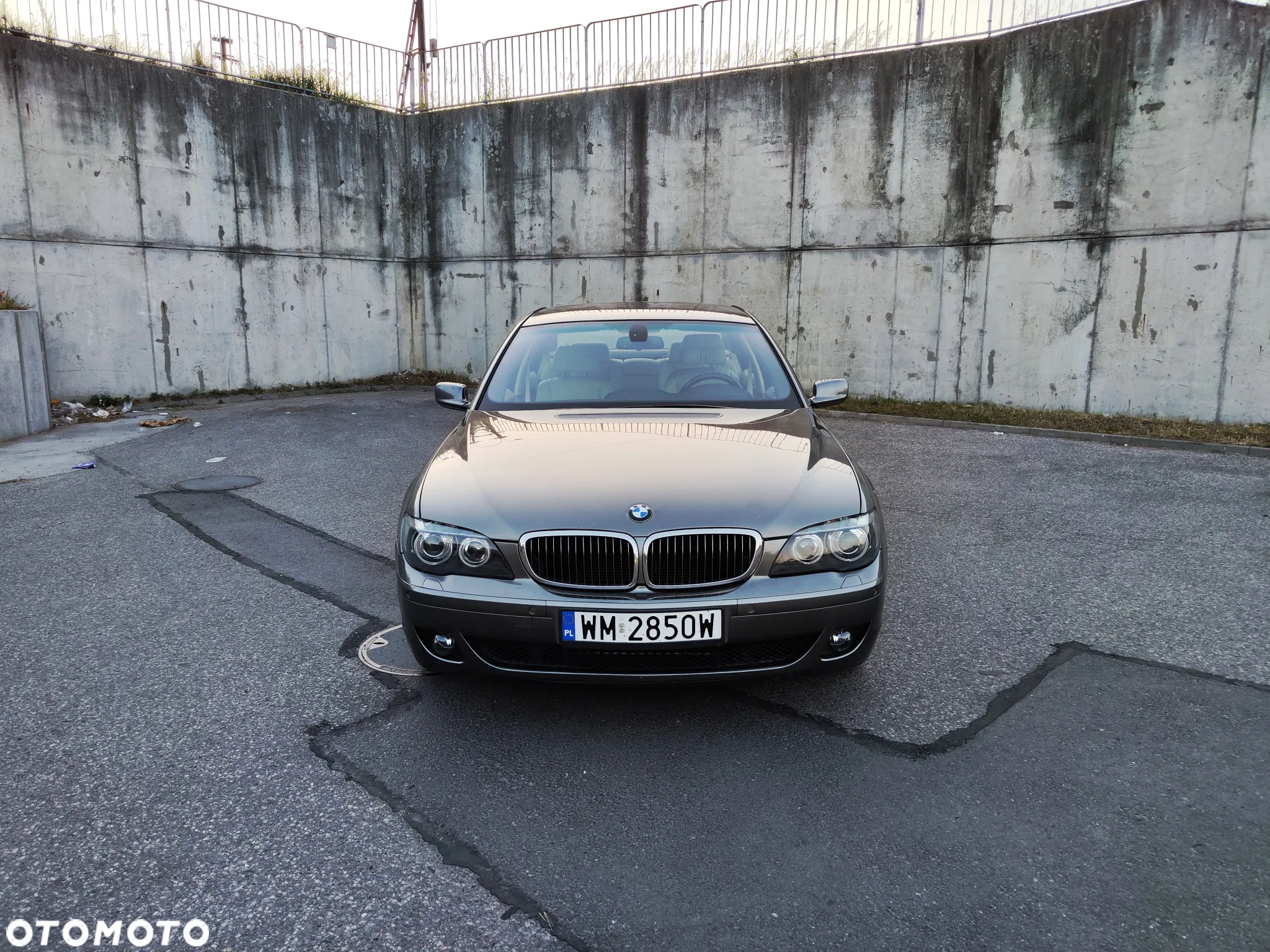 BMW Seria 7 750i - 6