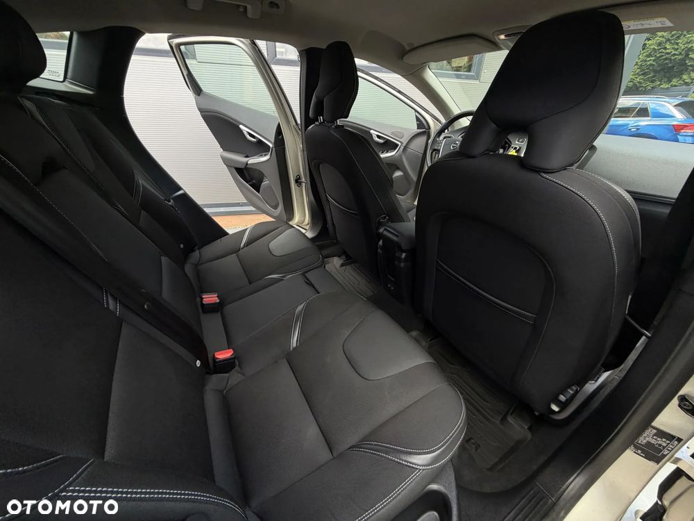 Volvo V40 D4 Geartronic Momentum - 17