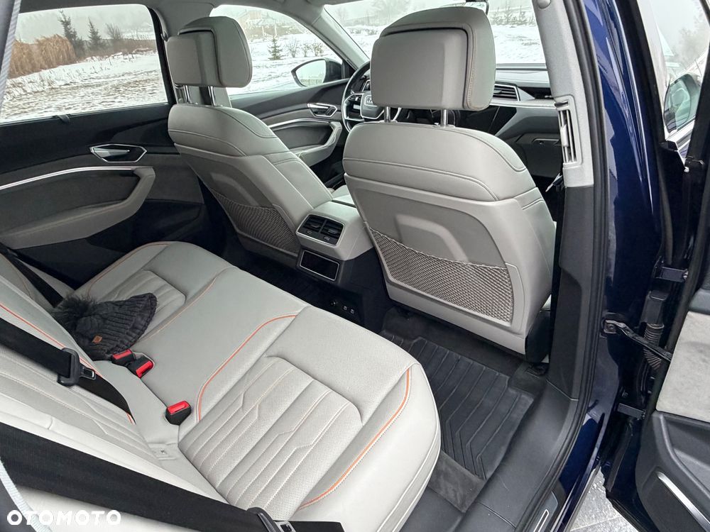 Audi Q8 Sportback e-tron 55 quattro S line - 28