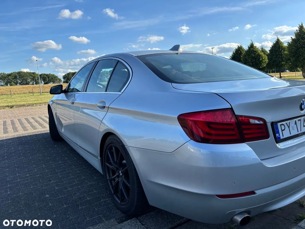 BMW Seria 5 535i xDrive - 16