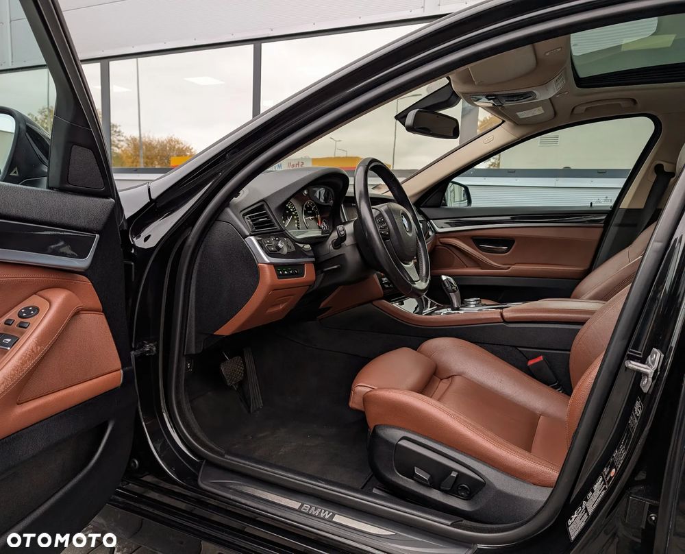 BMW Seria 5 525d xDrive Sport-Aut Luxury Line - 6