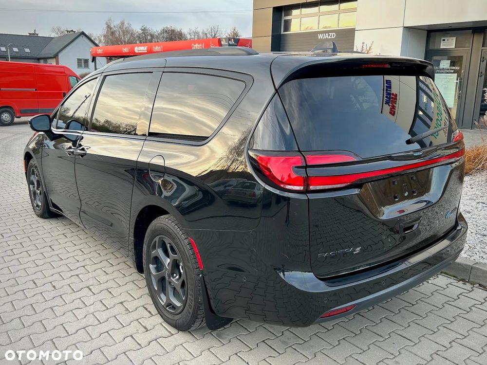 Chrysler Pacifica - 4