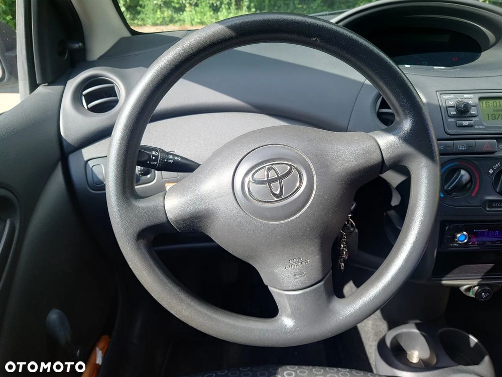 Toyota Yaris 1.0 Base - 11