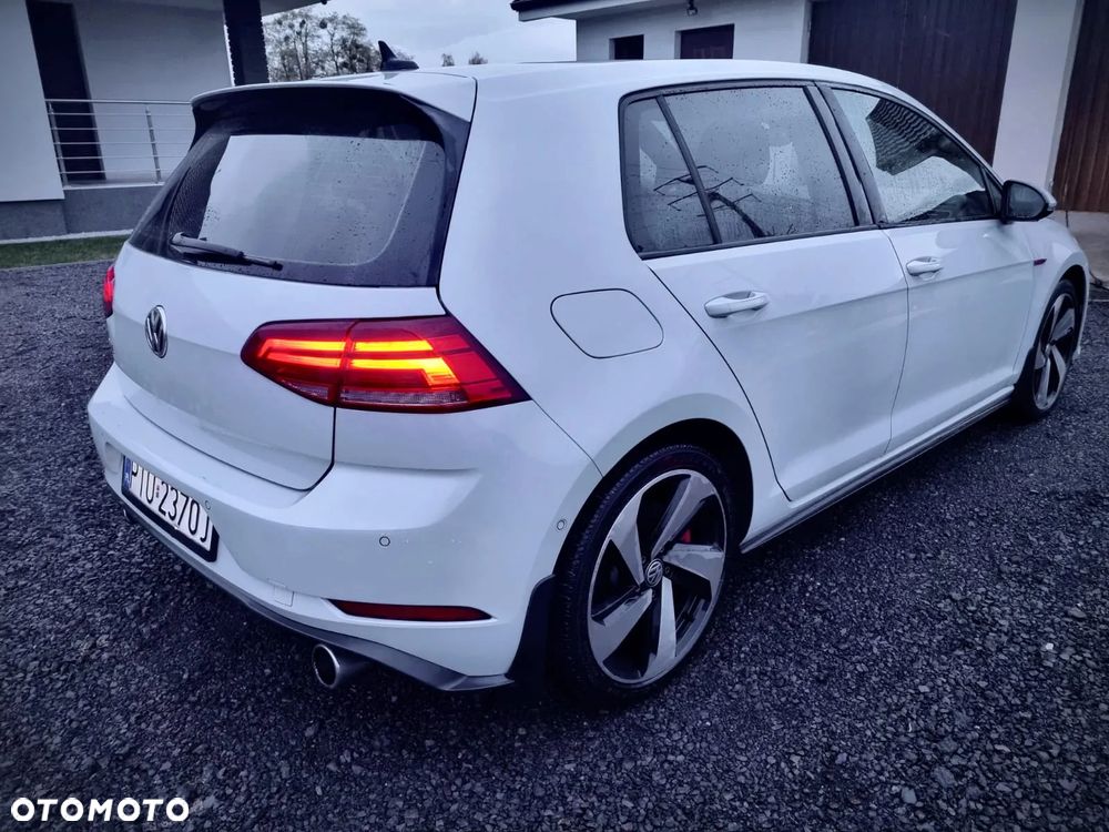 Volkswagen Golf GTI (BlueMotion Technology) DSG Performance - 8
