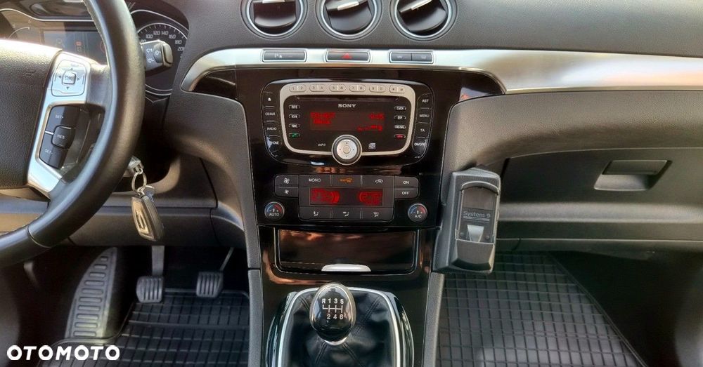 Ford S-Max - 32