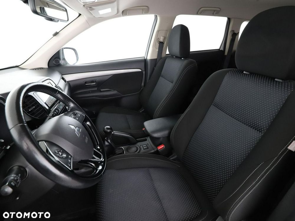 Mitsubishi Outlander 2.0 2WD SUV-Star - 14