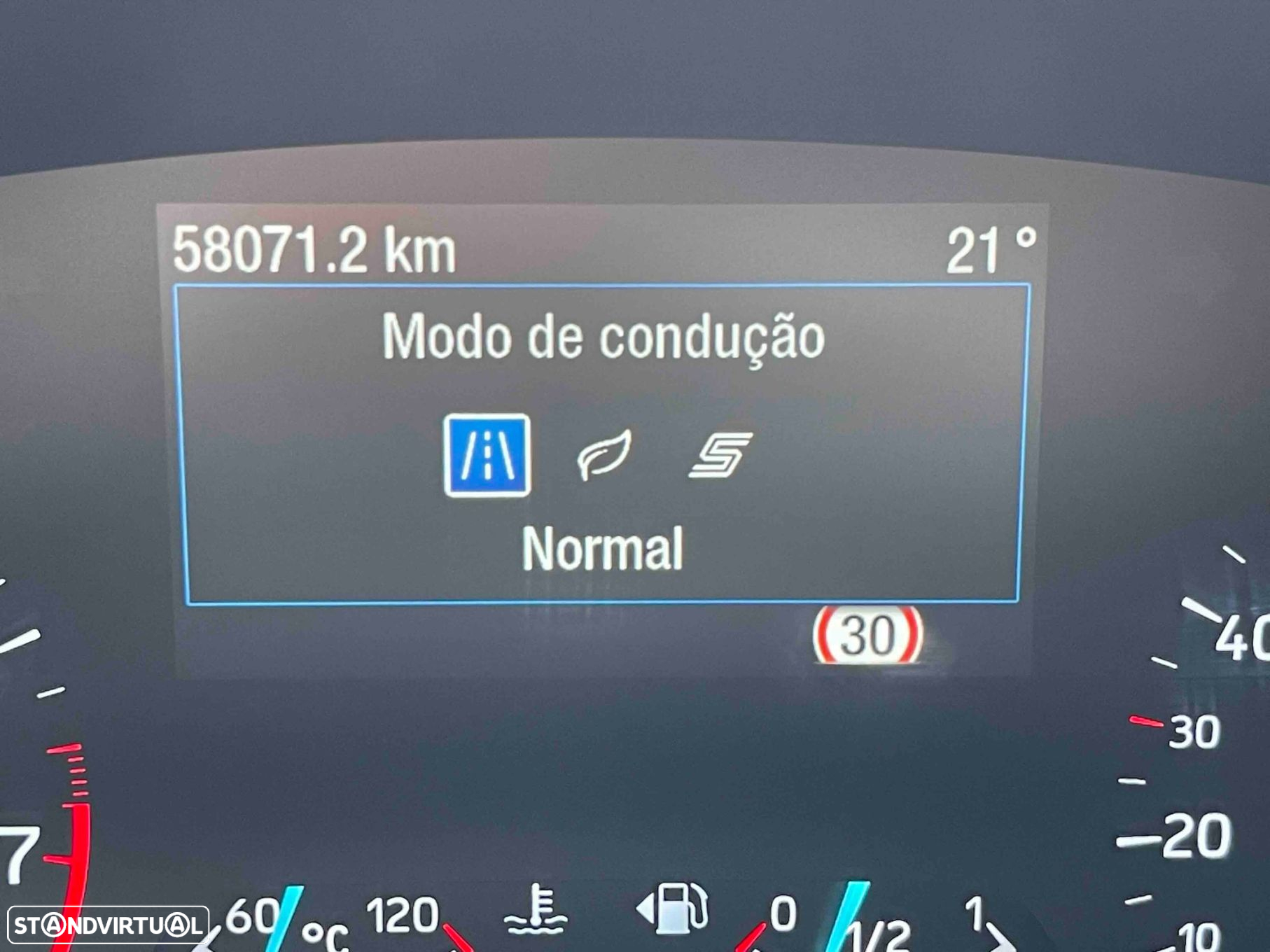 Ford Focus 1.0 EcoBoost ST-Line - 44