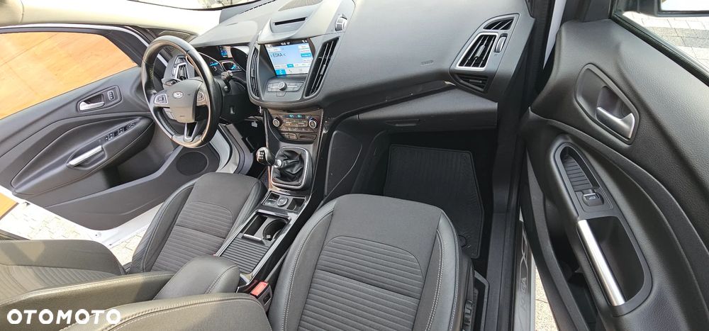 Ford Kuga 2.0 TDCi 4WD Titanium - 32