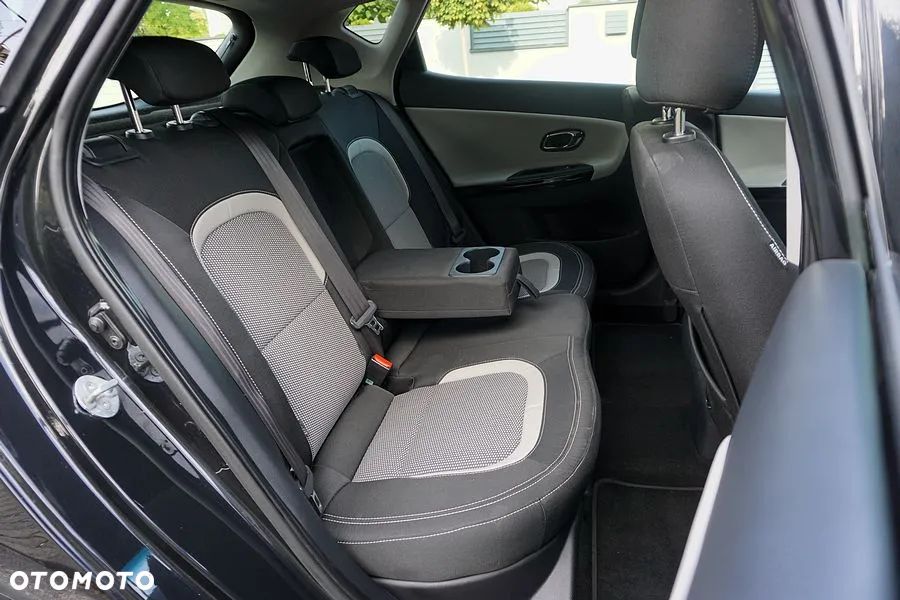 Kia Ceed - 27