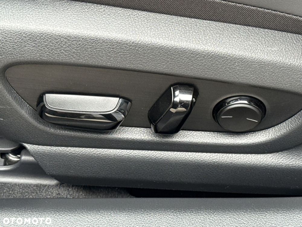 Lexus ES 300h Business Edition - 11