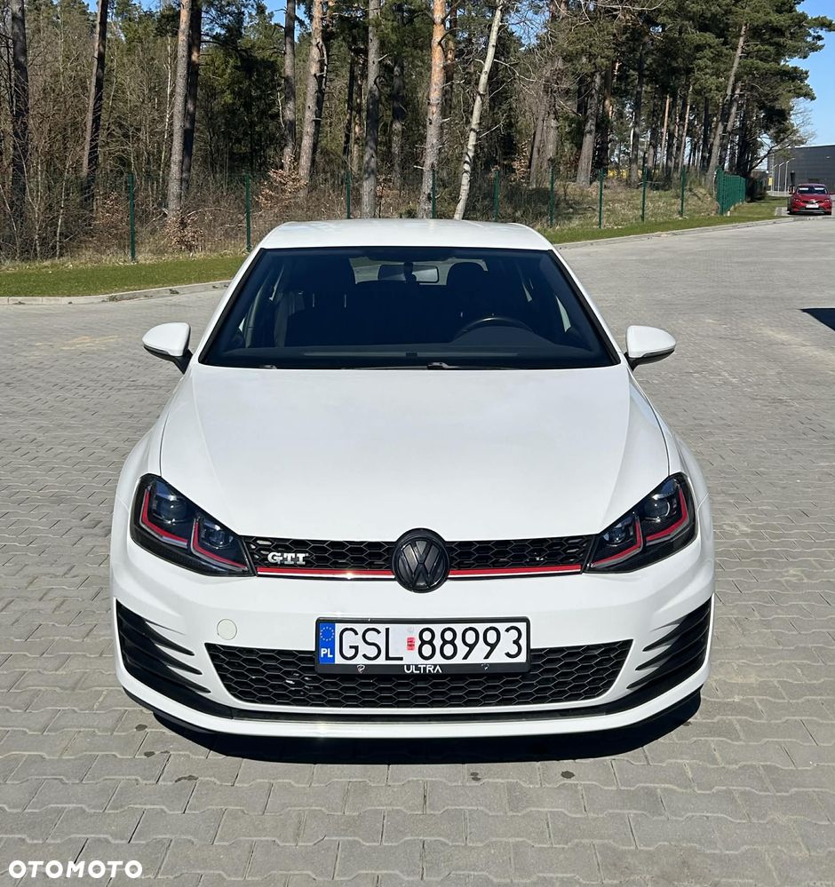 Volkswagen Golf - 1