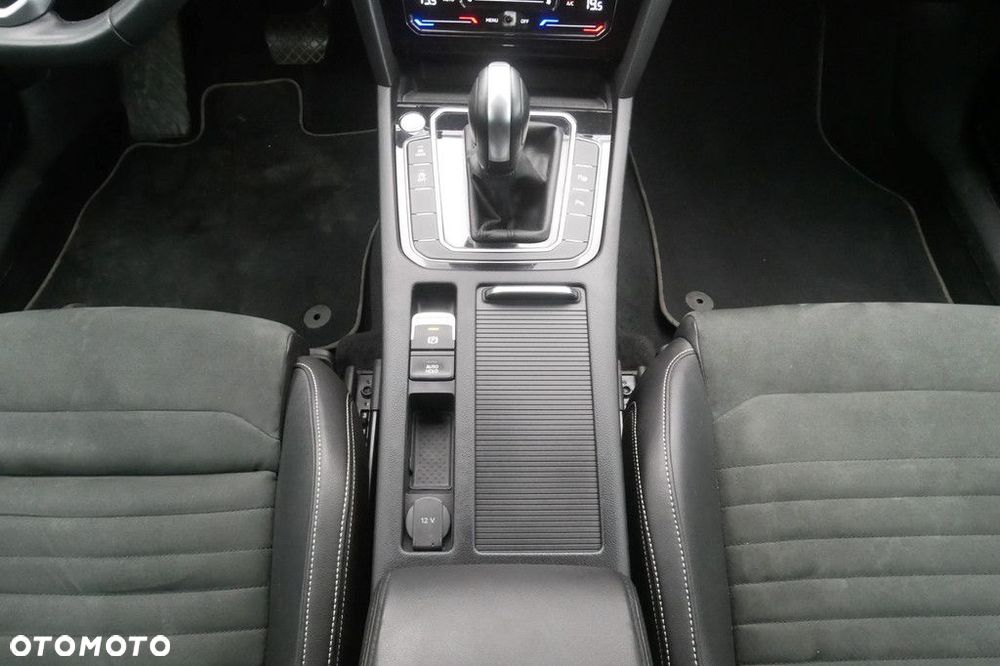 Volkswagen Passat Variant 2.0 TSI Elegance DSG - 11