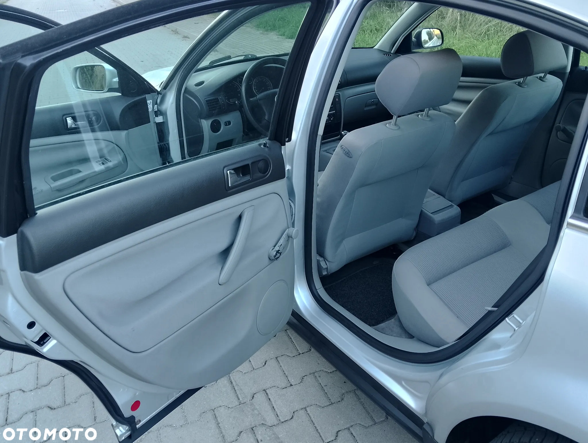 Volkswagen Passat 1.6 Basis - 18