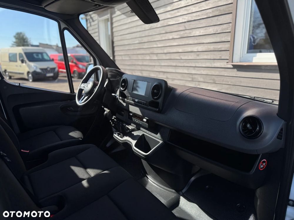 Mercedes-Benz SPRINTER - 13