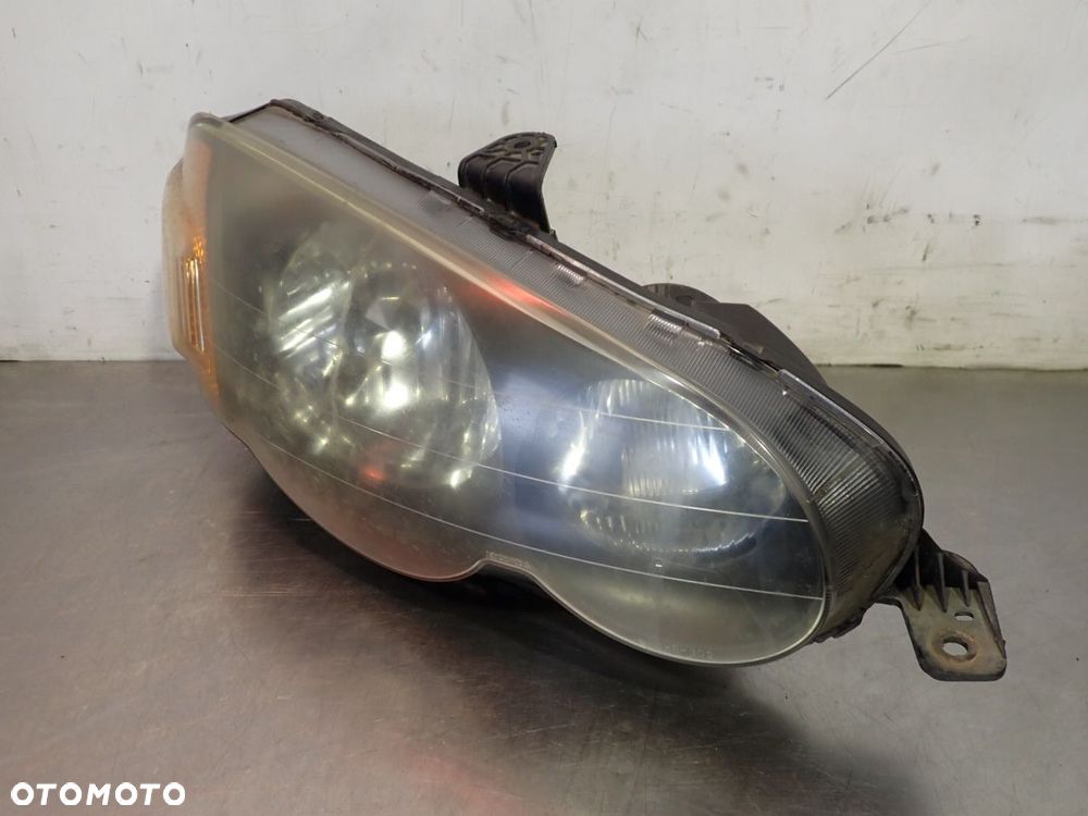 LAMPA PRAWA PRZEDNIA HONDA HR-V - 2